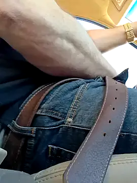 Snapshot of hesjustafriend chatting on 01/18/26, 02:09 hesjustafriend online show from 01/18/26, 02:09