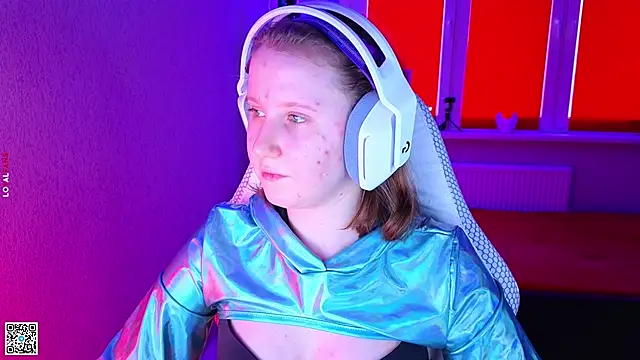 Snapshot of mon_lola chatting on 11/26/25, 10:15 mon lola online show from 11/26/25, 10:15