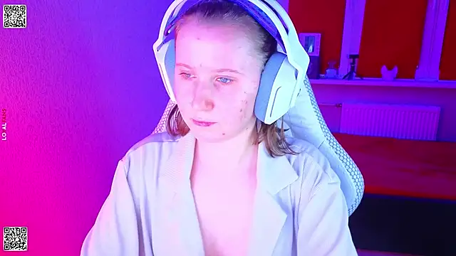 Snapshot of mon_lola chatting on 11/29/25, 03:23 mon lola online show from 11/29/25, 03:23