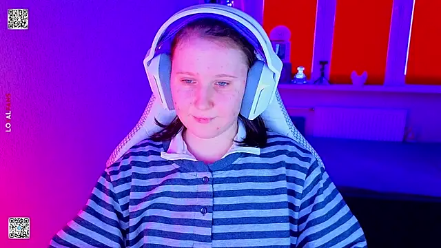 Snapshot of mon_lola chatting on 01/14/26, 01:37 mon lola online show from 01/14/26, 01:37