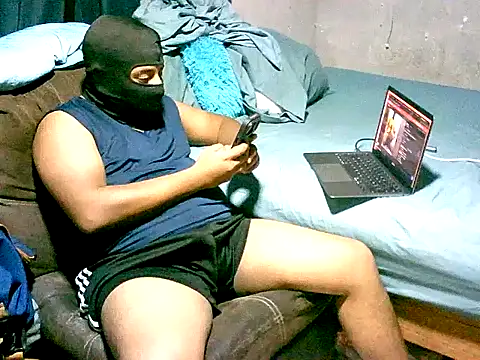 Snapshot of SergCarMX1 chatting on 06/18/26, 04:11 SergCarMX1 online show from 06/18/26, 04:11