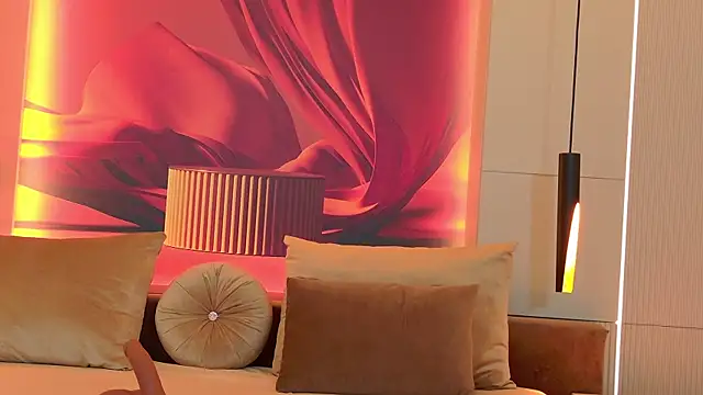 Snapshot of RubyLuxee chatting on 10/01/25, 04:50 RubyLuxee online show from 10/01/25, 04:50