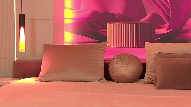 Snapshot of RubyLuxee chatting on 11/22/25, 06:12 RubyLuxee online show from 11/22/25, 06:12