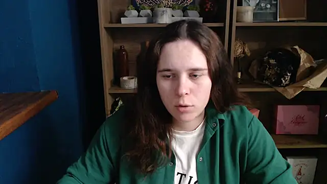 Snapshot of mini_girly chatting on 10/22/25, 01:32 mini girly online show from 10/22/25, 01:32