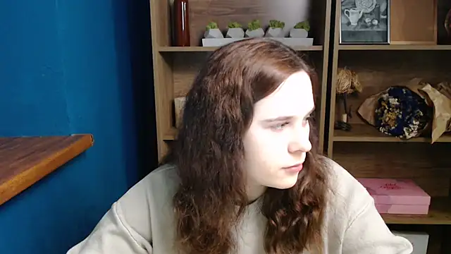 Snapshot of mini_girly chatting on 12/15/25, 02:01 mini girly online show from 12/15/25, 02:01