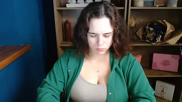 Snapshot of mini_girly chatting on 10/08/25, 10:17 mini girly online show from 10/08/25, 10:17