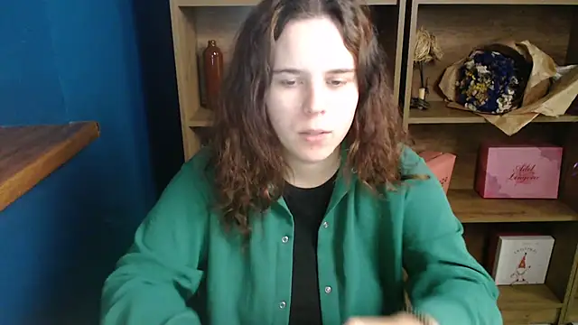 Snapshot of mini_girly chatting on 10/18/25, 12:29 mini girly online show from 10/18/25, 12:29