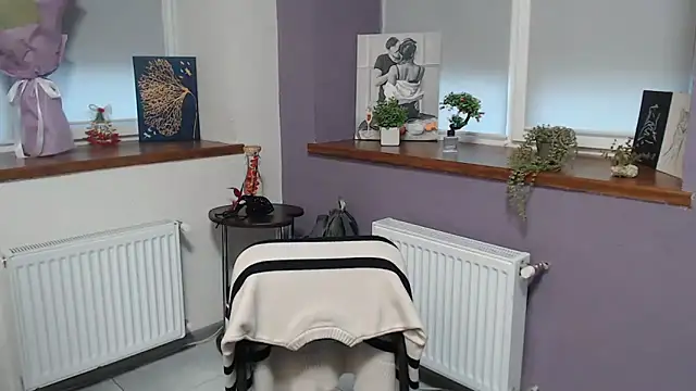 Snapshot of mini_girly chatting on 02/28/25, 10:41 mini girly online show from 02/28/25, 10:41