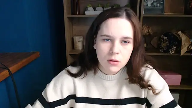 Snapshot of mini_girly chatting on 12/17/25, 01:05 mini girly online show from 12/17/25, 01:05