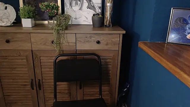 Snapshot of mini_girly chatting on 09/15/25, 06:25 mini girly online show from 09/15/25, 06:25