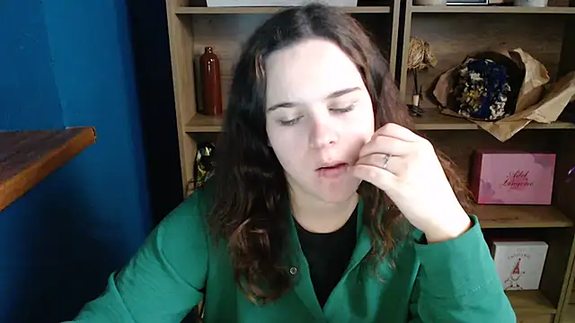 Snapshot of mini_girly chatting on 10/15/25, 08:00 mini girly online show from 10/15/25, 08:00