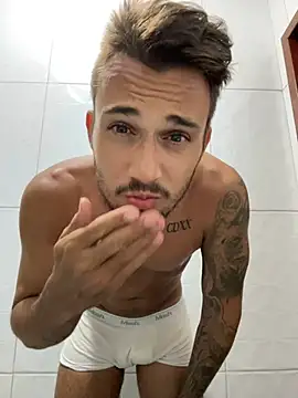Snapshot of carvalhofelipe chatting on 01/15/25, 09:20 carvalhofelipe online show from 01/15/25, 09:20