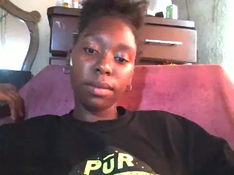 Snapshot of Hotdaily04 chatting on 03/11/25, 12:28 Hotdaily04 online show from 03/11/25, 12:28