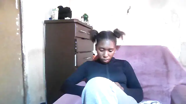 Snapshot of Hotdaily04 chatting on 09/19/25, 07:56 Hotdaily04 online show from 09/19/25, 07:56