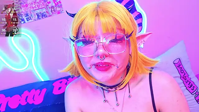 Snapshot of LaytonBox chatting on 03/19/25, 12:37 LaytonBox online show from 03/19/25, 12:37