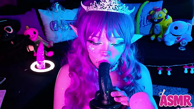 Snapshot of LaytonBox chatting on 10/27/25, 02:18 LaytonBox online show from 10/27/25, 02:18