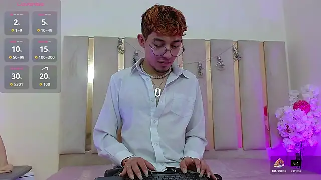 Snapshot of Axel_tay chatting on 10/21/25, 03:50 Axel tay online show from 10/21/25, 03:50