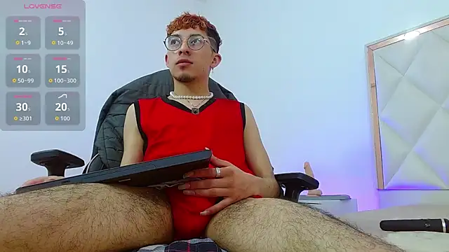 Snapshot of Axel_tay chatting on 10/15/25, 03:38 Axel tay online show from 10/15/25, 03:38