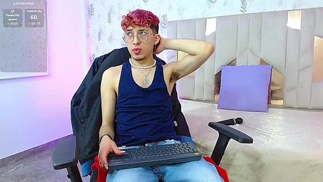 Snapshot of Axel_tay chatting on 09/22/25, 03:23 Axel tay online show from 09/22/25, 03:23