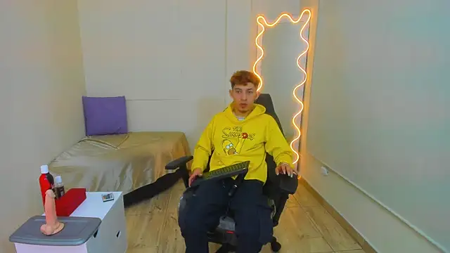 Snapshot of Axel_tay chatting on 10/25/25, 03:38 Axel tay online show from 10/25/25, 03:38