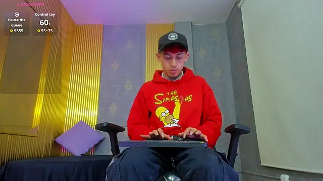 Snapshot of Axel_tay chatting on 11/05/25, 03:42 Axel tay online show from 11/05/25, 03:42