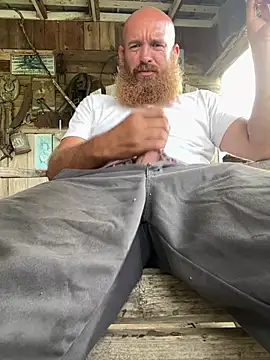 Snapshot of 32XRedBeard chatting on 07/16/26, 11:24 32XRedBeard online show from 07/16/26, 11:24