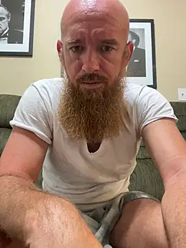 Snapshot of 32XRedBeard chatting on 06/21/26, 01:39 32XRedBeard online show from 06/21/26, 01:39