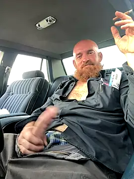 Snapshot of 32XRedBeard chatting on 12/04/25, 10:09 32XRedBeard online show from 12/04/25, 10:09