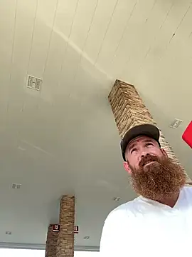 Snapshot of 32XRedBeard chatting on 02/18/25, 09:42 32XRedBeard online show from 02/18/25, 09:42