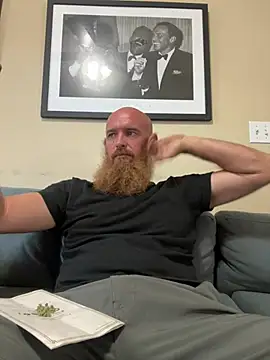 Snapshot of 32XRedBeard chatting on 07/11/26, 02:06 32XRedBeard online show from 07/11/26, 02:06