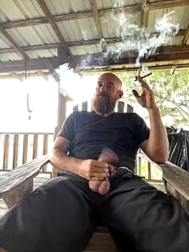 Snapshot of 32XRedBeard chatting on 11/16/25, 06:23 32XRedBeard online show from 11/16/25, 06:23