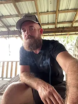 Snapshot of 32XRedBeard chatting on 11/23/25, 05:23 32XRedBeard online show from 11/23/25, 05:23