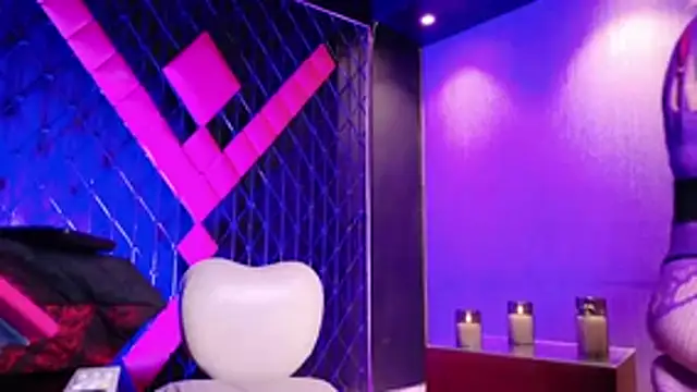 Snapshot of Domina-tef chatting on 11/15/25, 12:03 Domina-tef online show from 11/15/25, 12:03