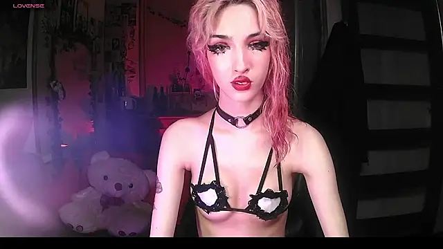 Snapshot of Ink__pleasure chatting on 09/19/25, 11:31 Ink pleasure online show from 09/19/25, 11:31