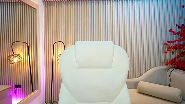 Snapshot of Emma_Walkerr_ chatting on 10/08/25, 07:03 Emma Walkerr online show from 10/08/25, 07:03