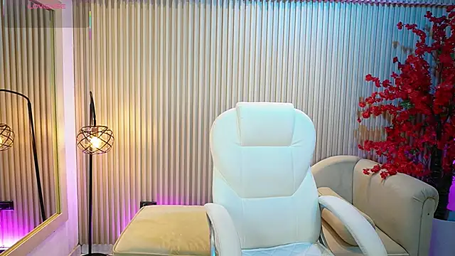 Snapshot of Emma_Walkerr_ chatting on 09/18/25, 07:06 Emma Walkerr online show from 09/18/25, 07:06