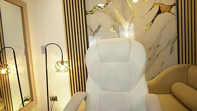 Emma Walkerr  online show from 04/06/26, 07:04