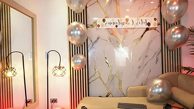 Emma Walkerr  online show from 03/12/26, 07:40