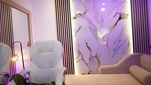 Emma Walkerr  online show from 04/08/26, 07:04