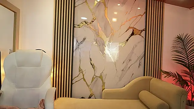 Emma Walkerr  online show from 04/10/26, 07:10