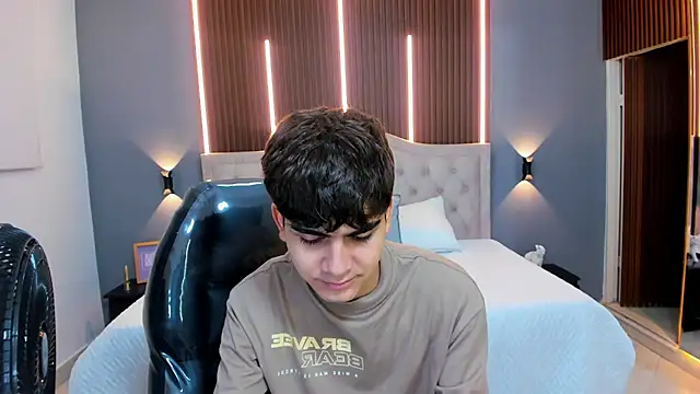 Tommy18   online show from 09/16/25, 03:29