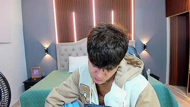 Tommy18   online show from 09/12/25, 03:28