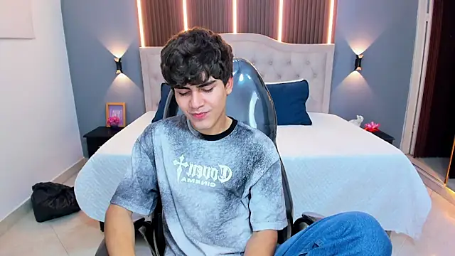 Tommy18   online show from 04/08/26, 03:52