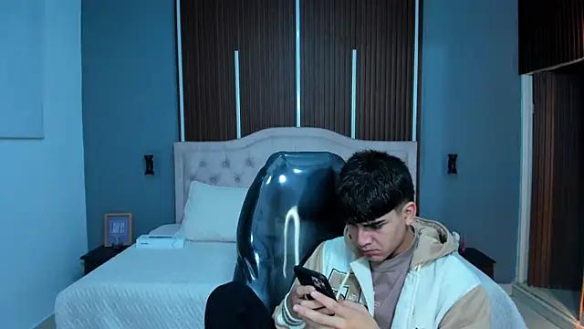 Tommy18   online show from 10/09/25, 03:29