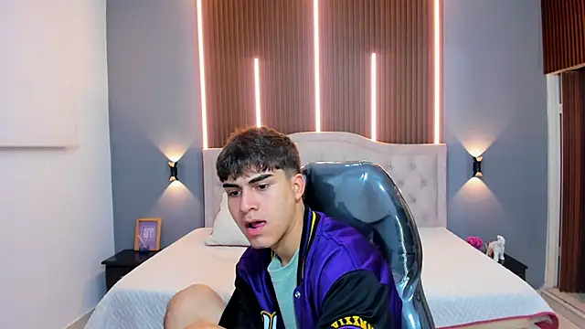 Tommy18   online show from 10/30/25, 03:38