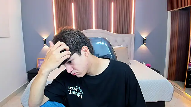 Tommy18   online show from 12/04/25, 03:49