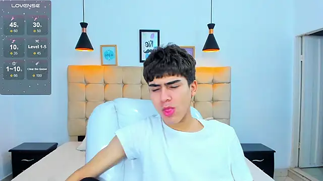 Tommy18   online show from 03/23/25, 06:47