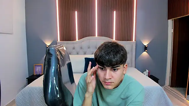 Tommy18   online show from 10/10/25, 03:29