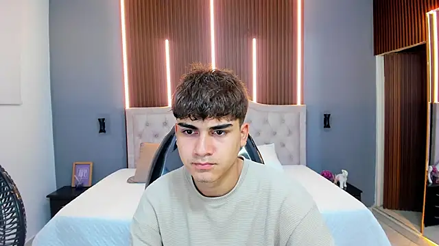 Tommy18   online show from 10/31/25, 03:36