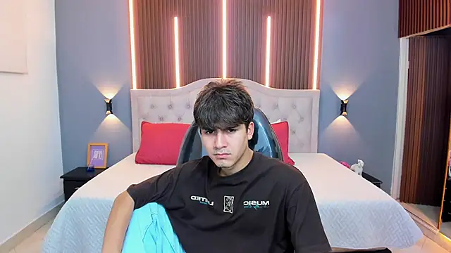 Tommy18   online show from 12/14/25, 03:24